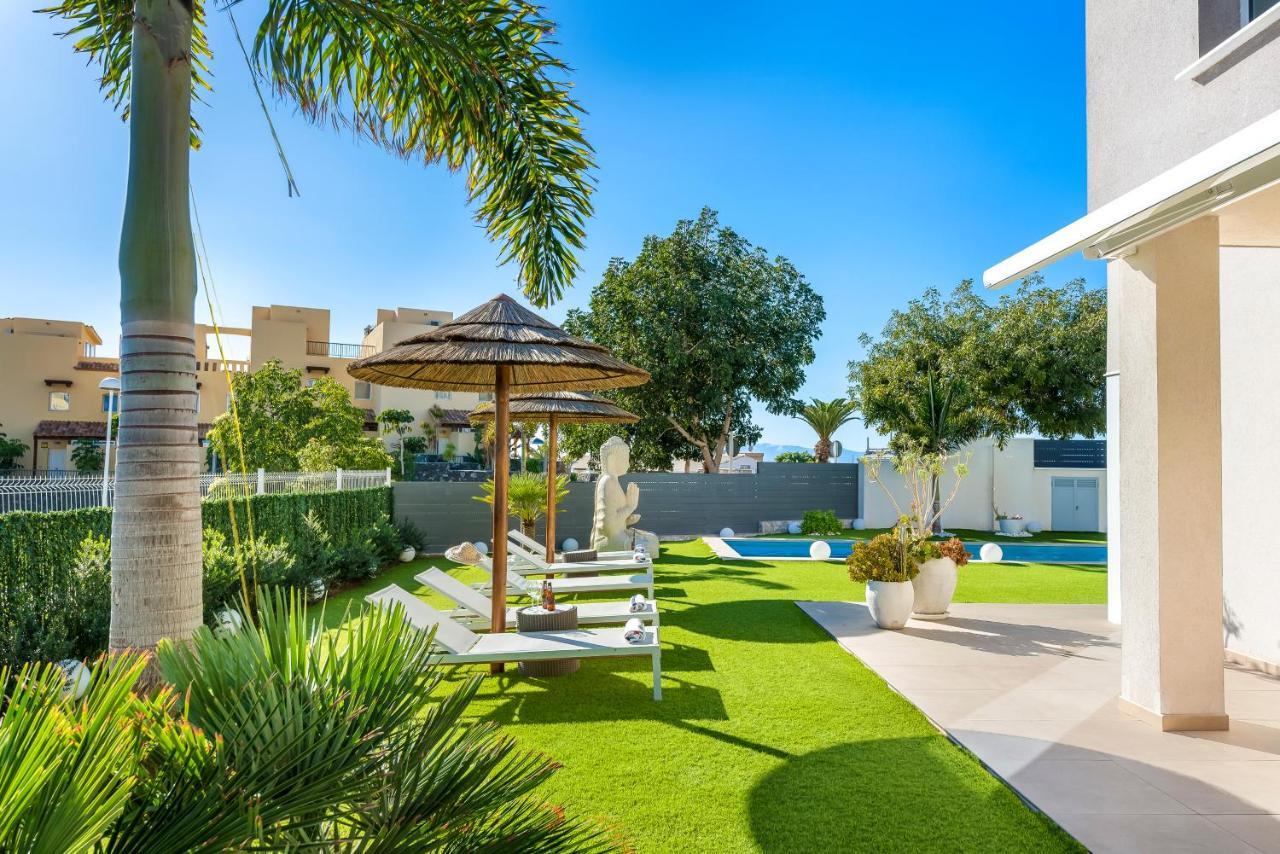 Villa Oasis Buddha Garden By Sunkeyrents 아데제 외부 사진