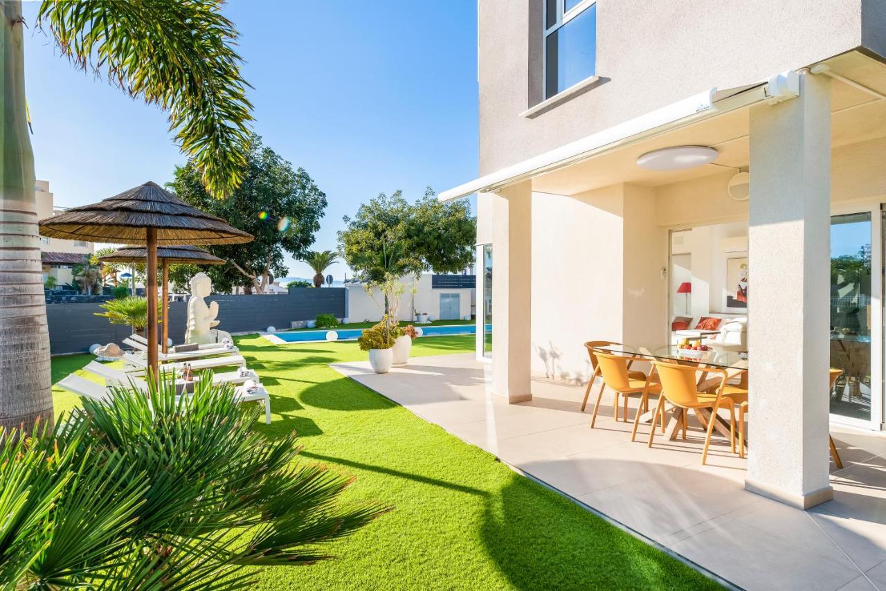 Villa Oasis Buddha Garden By Sunkeyrents 아데제 외부 사진